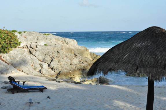 Fim de tarde em uma pequena praia de Tulum, na costa caribenha do Yucatán, no México